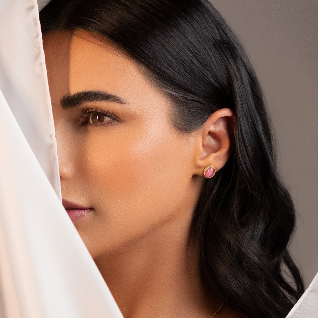 Mona Lisa earrings model