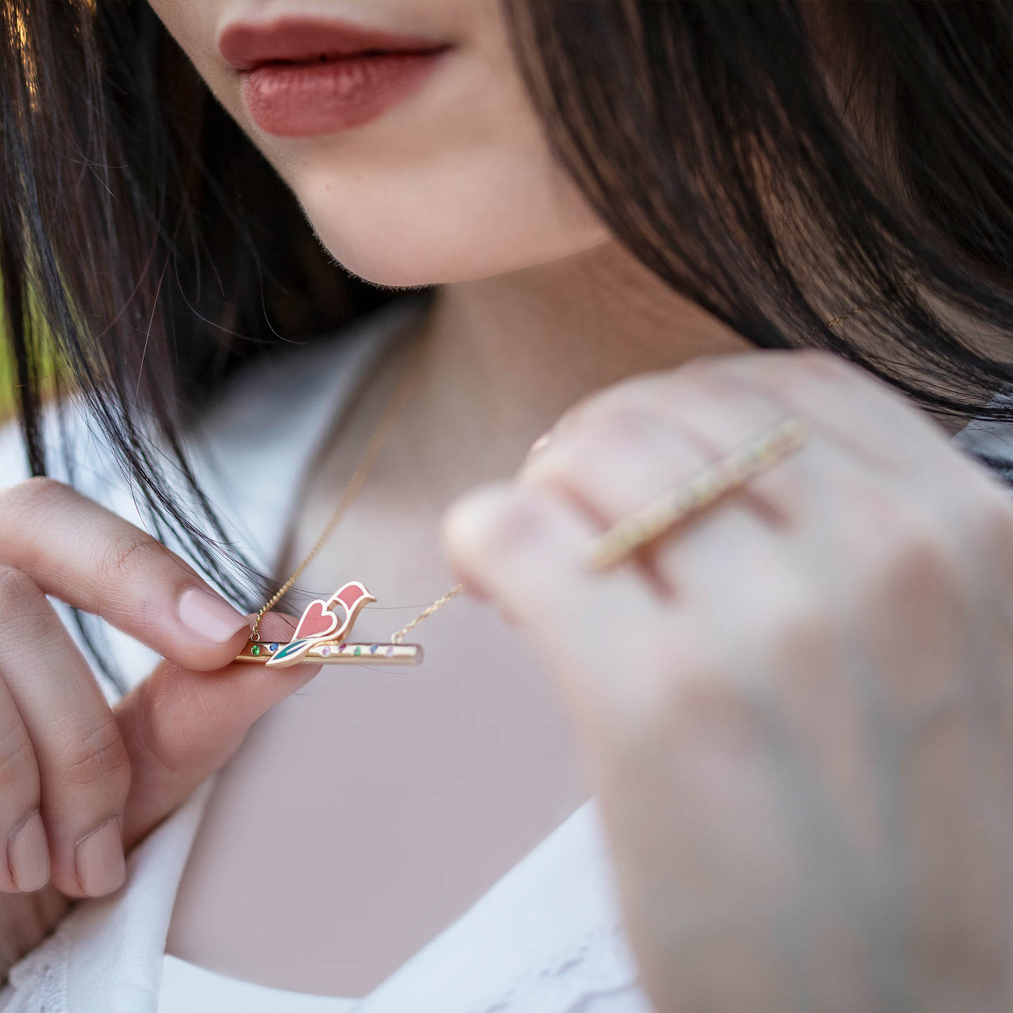 Bird necklace, Model
